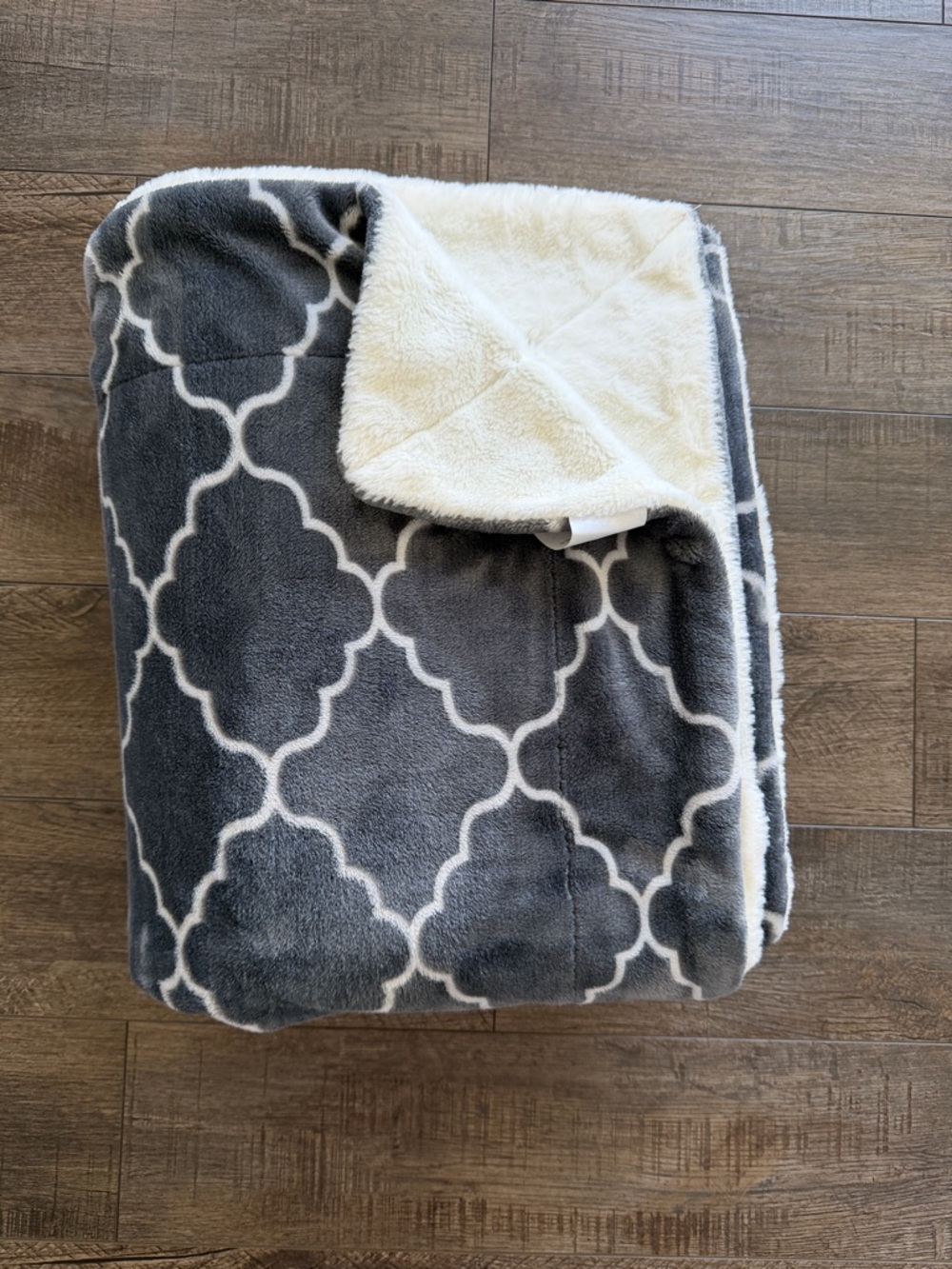 Plush faux fur/microfiber throw blanket